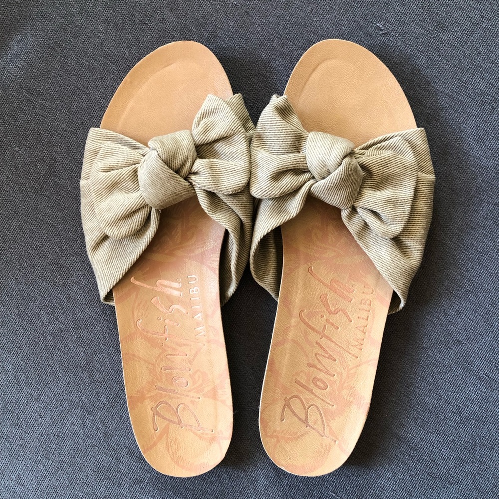 NWOT Blowfish women’s slide sandals - tan bow
